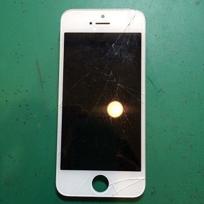 iPhone5sのガラス割れ