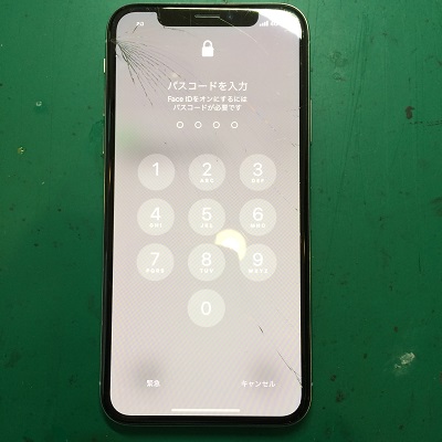 iPhoneXガラス割れ