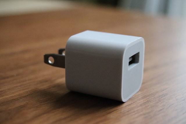 USB差し込み口が1つしかないiPhoneの充電器