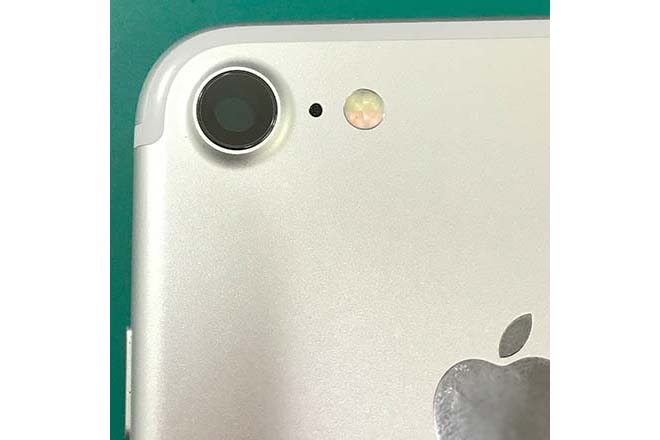新しいカメラレンズを備え付けた状態