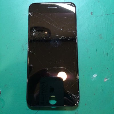 iPhone8液晶パネル取り外し後