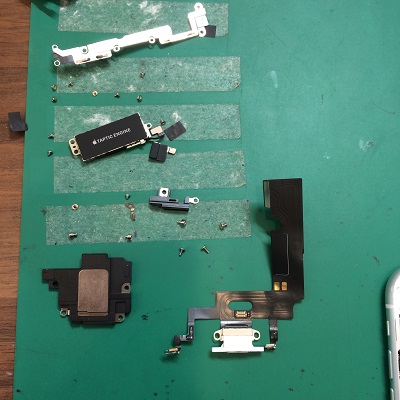 iPhoneXRライトニングコネクター分解