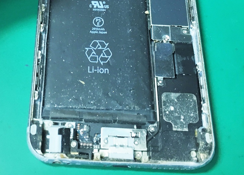 iPhone ホコリ 内部 