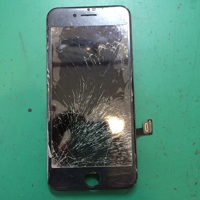 iPhone8ガラス割れ