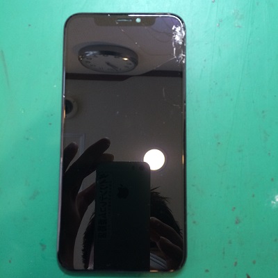 iPhoneXSのガラス割れ