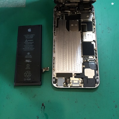iPhone6バッテリー取り外し後