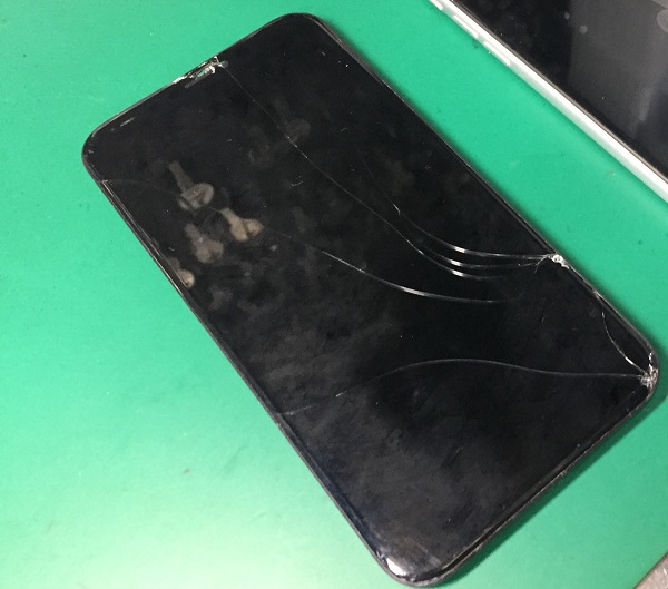 iPhoneX iPhoneXS iPhoneXR 画面割れ