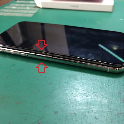 iPhoneX液晶ガラス浮き