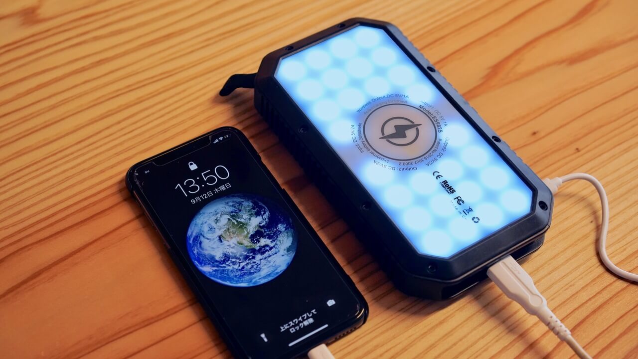 ソーラーパネル　太陽光発電システム　LEDライト　搭載　モバイルバッテリー