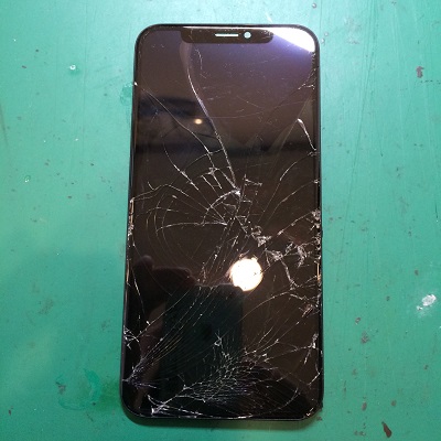 iPhoneXSの液晶不良