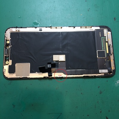 iPhoneX液晶パネル水没反応