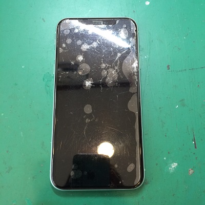 iPhone11画面割れ