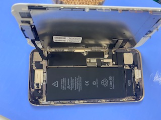 iPhone7バッテリー交換完了間際