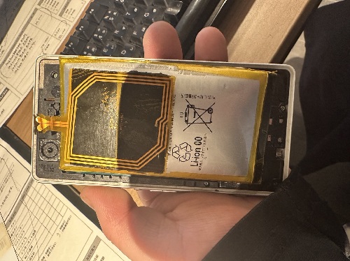 XPERIA Z3 バッテリー交換　膨張　渋谷区