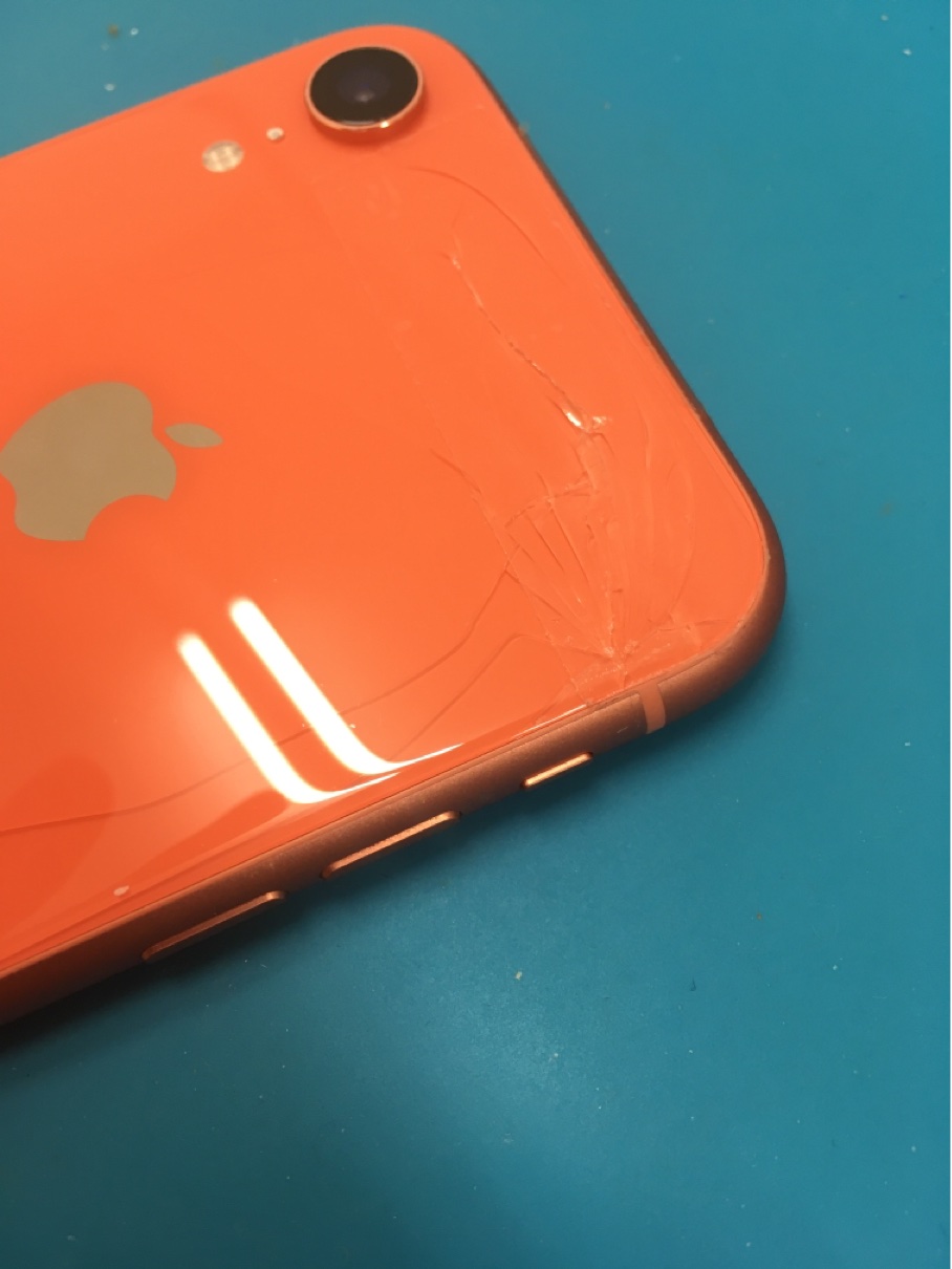 iPhone背面ガラス割れ