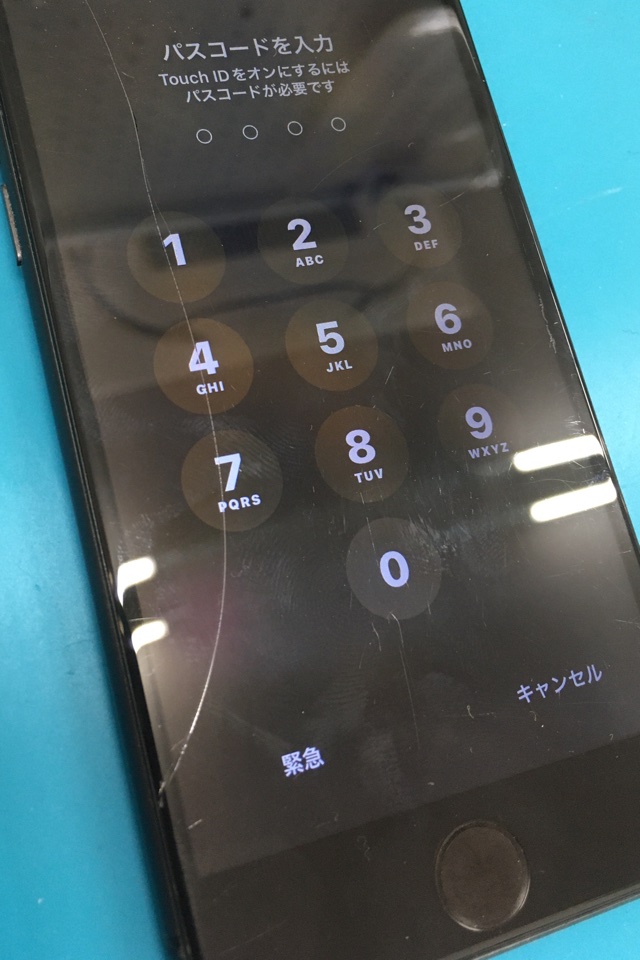 iPhone画面割れ