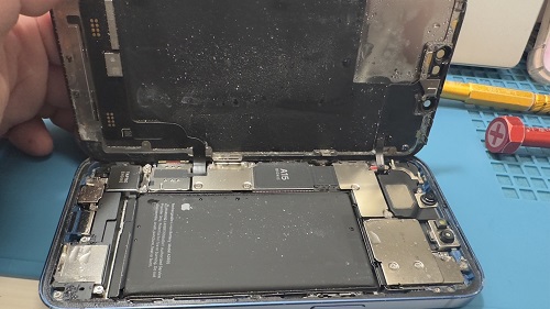 iPhone修理　新宿区　iPhone13 水没故障　即日