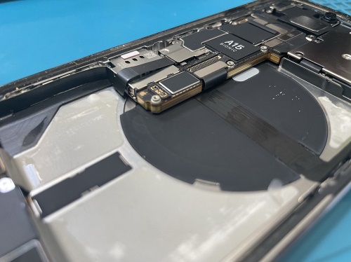 iPhone修理　高田馬場　13Pro 充電不良