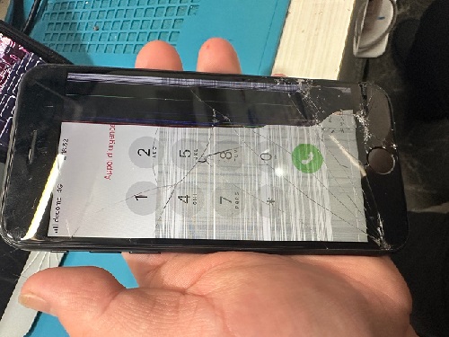 iPhone修理　高田馬場　即日　最安　学割　液晶割れ