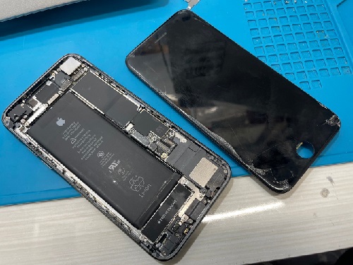iPhone8 液晶割れ　即日　高田馬場