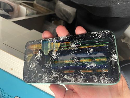 iPhone修理　iPhone11 液晶割れ　即日　高田馬場　新宿