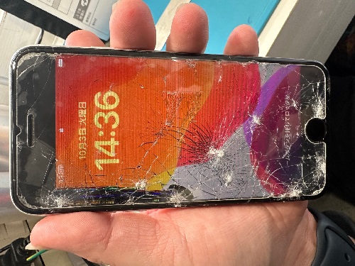 iPhone 液晶割れ　即日　高田馬場　新宿　学割