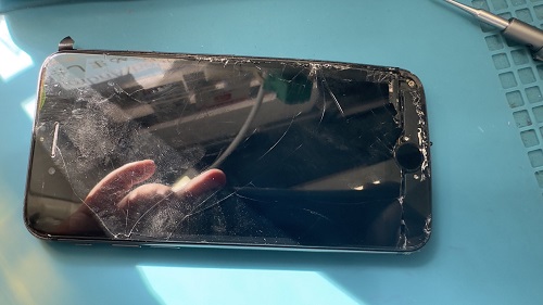 iPhone8 液晶割れ　即日　高田馬場　新宿区　最安　価格交渉