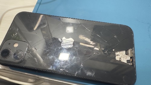 iPhone修理　高田馬場　背面割れ　即日　新宿区　