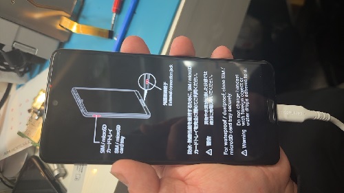 AQUOS 液晶割れ　即日　高田馬場　android 新宿区