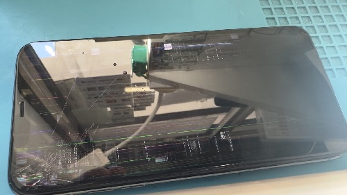 iPhone11ProMAX 液晶割れ　即日　高田馬場　最安