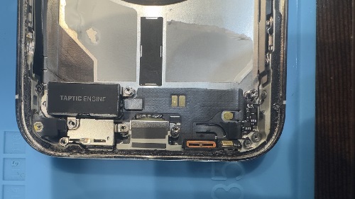 iPhone14Pro ドックコネクタ　充電口修理　高田馬場　新宿区