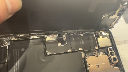 iPhone14pro 液晶割れ　即日　水没故障