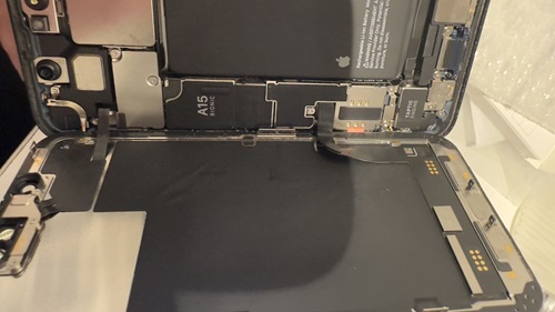 iPhone13mini 起動不良　液晶割れ　池袋