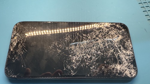 iPhone修理　高田馬場　液晶割れ　即日　最安　価格交渉