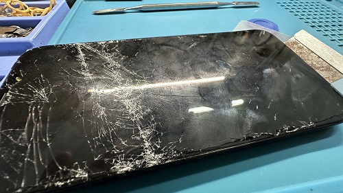 iPhone修理　渋谷　液晶割れ　ダイワンテレコム