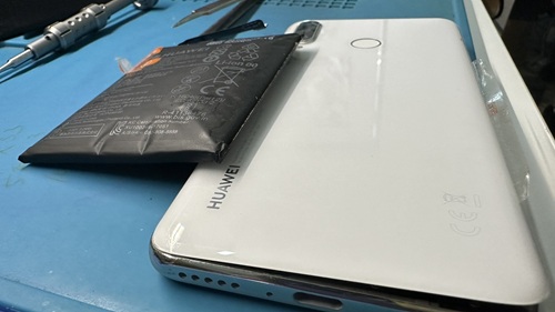 ダイワンテレコム　高田馬場　Android　バッテリー交換