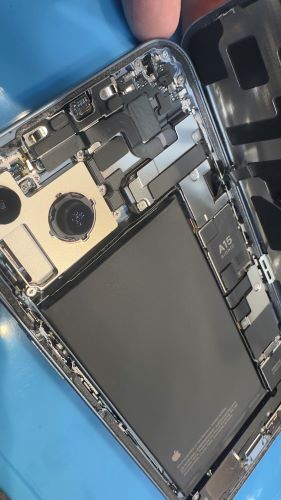 iPhone14 アウトカメラ交換　ダイワンテレコム　池袋　即日