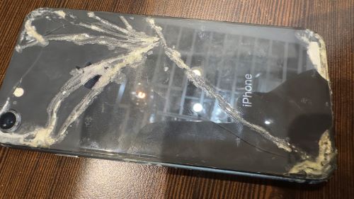 iPhone修理　背面割れ　即日　池袋　ダイワンテレコム　